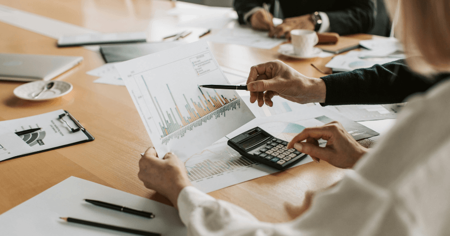 ESG szak&eacute;rtő